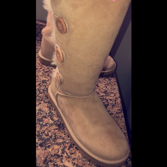 Women’s ugg boots - Picture 3 of 3